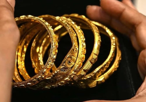 Does gold generate income?